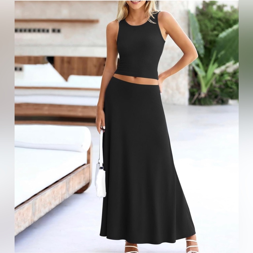 OSOS D E S lN  skirt    For women size 10  color black  good condition